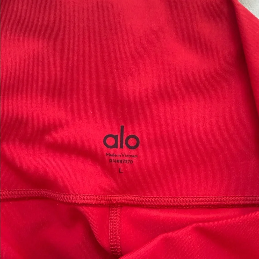ALO Yoga Women's Bike Shorts bundle
- Red and sage - Picture 5 of 5